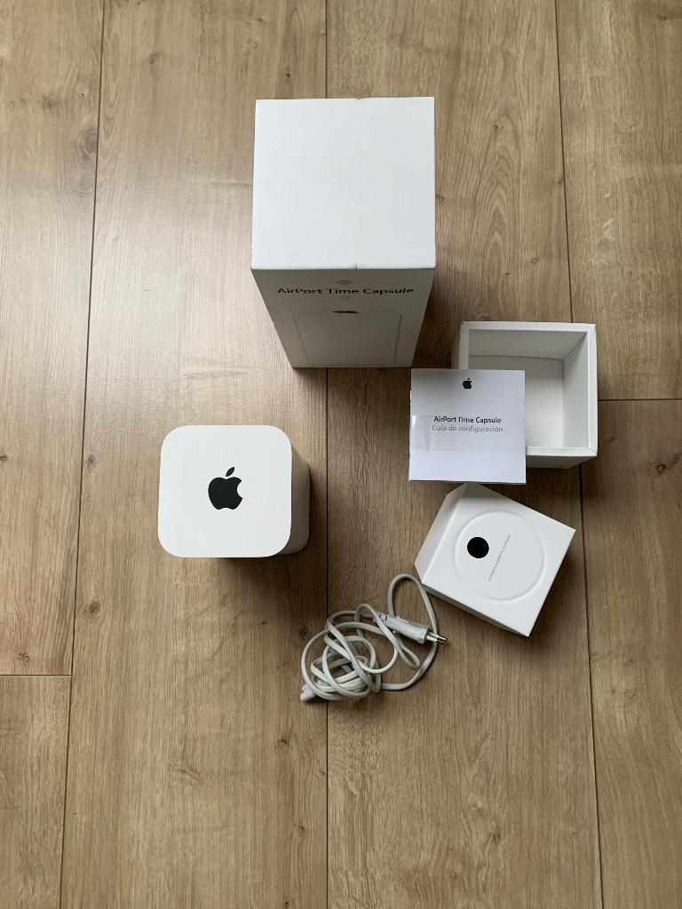 2 Apple Airport Timecapsules en 1 Apple Airport Extreme, Ophalen of Verzenden, Gebruikt, Router met modem, Apple