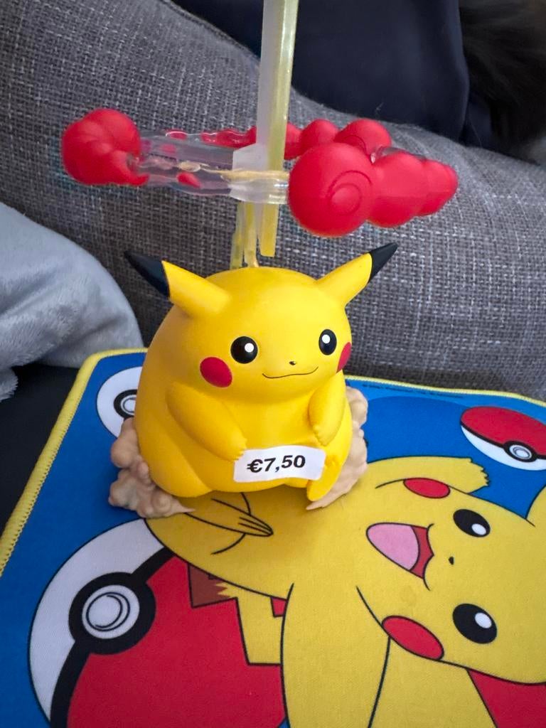 Pikachu figuur met Pokeball decoratie, Verzamelen, Poppetjes en Figuurtjes, Ophalen of Verzenden, Zo goed als nieuw