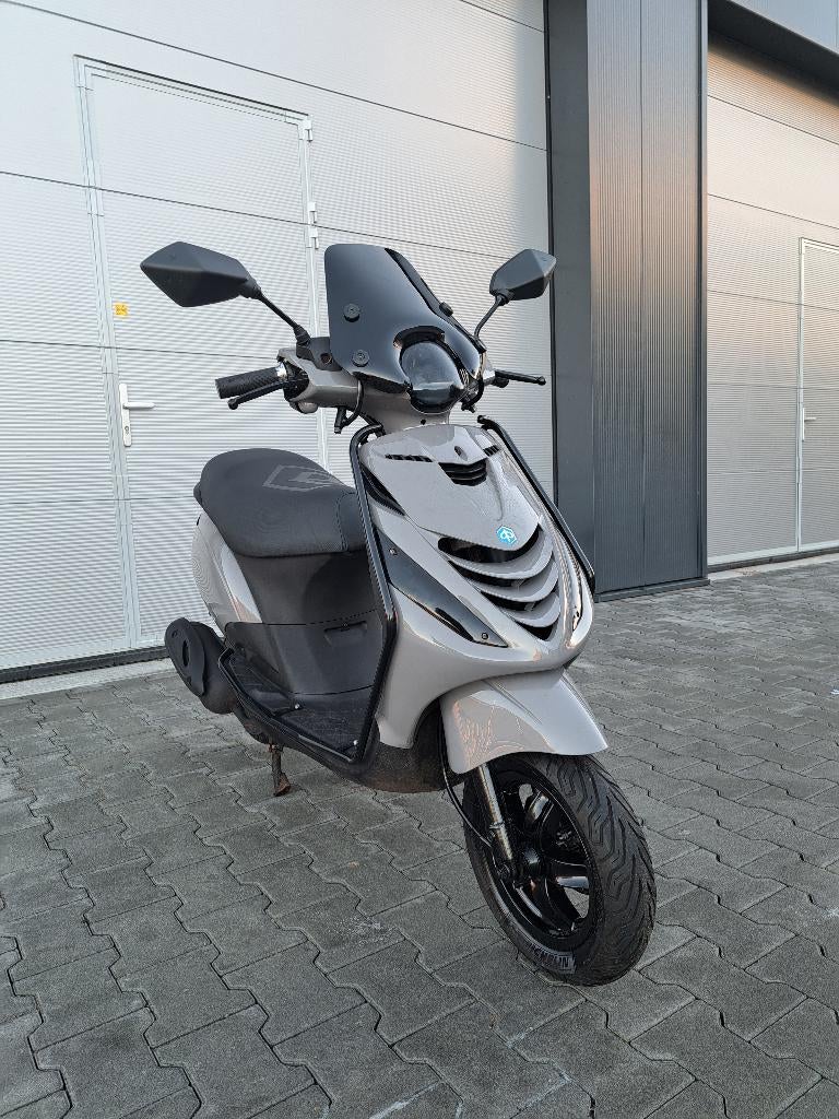 Piaggio Zip 4T Scooter Nardo Grey FULL OPTION (BROM), N.V.T., Piaggio Zip, Zo goed als nieuw, N.V.T.