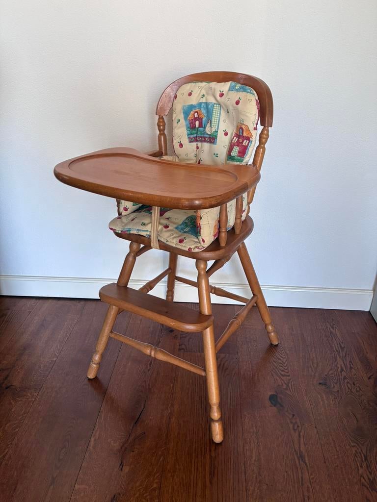 Houten kinderstoel uit jaren ‘90, Kinderen en Baby's, Kinderstoelen, Ophalen, Zo goed als nieuw, Overige typen, Afneembaar eetblad