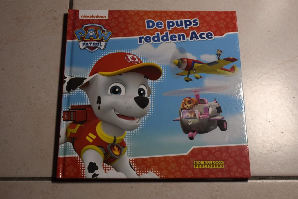 Paw patrol! De pups redden Ace, Ophalen of Verzenden, Zo goed als nieuw, Fictie algemeen, Voorleesboek