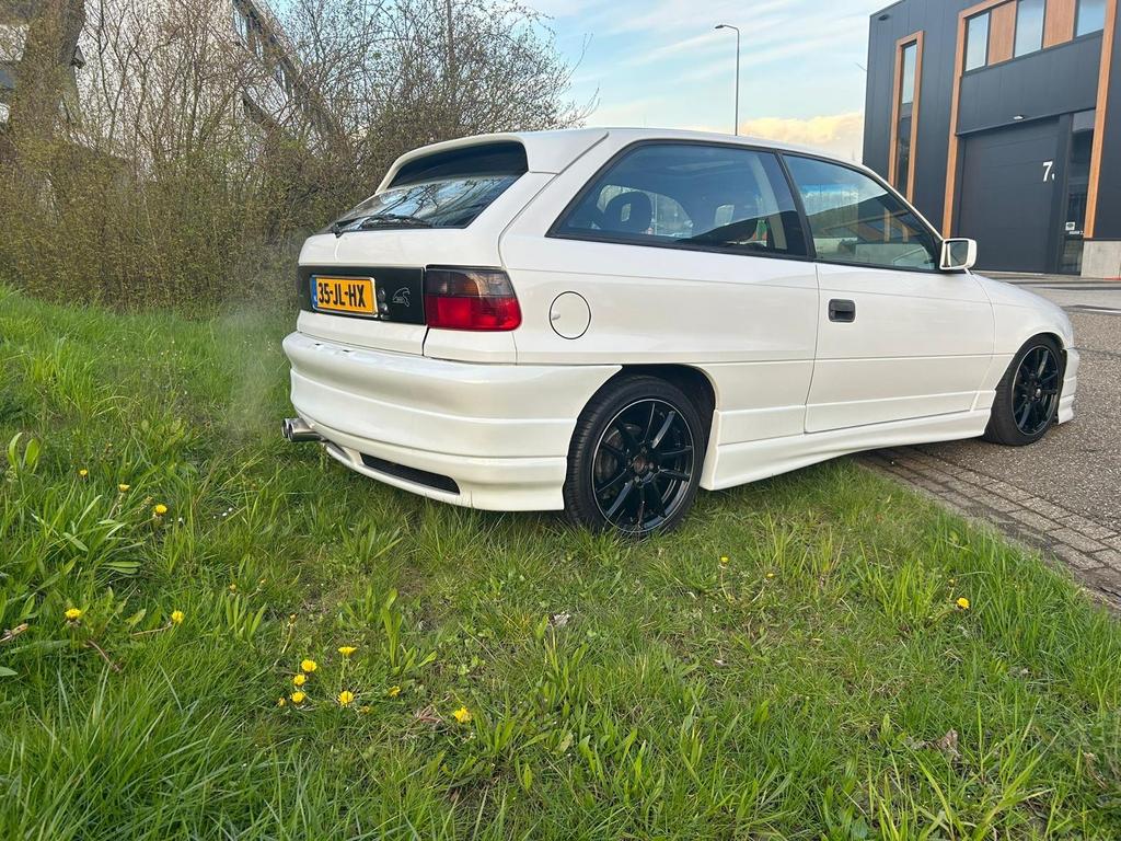 Opel Astra 1.6 I GL Tailgate AUT E2 1993 Wit, Auto's, Opel, 970 kg, 31 €/maand, 4 cilinders, Wit