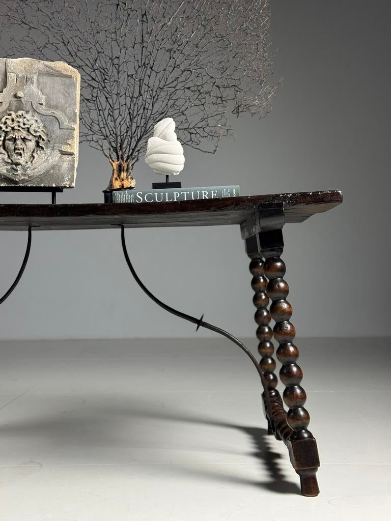 Spaanse tafel antiek 18e eeuw, Ophalen