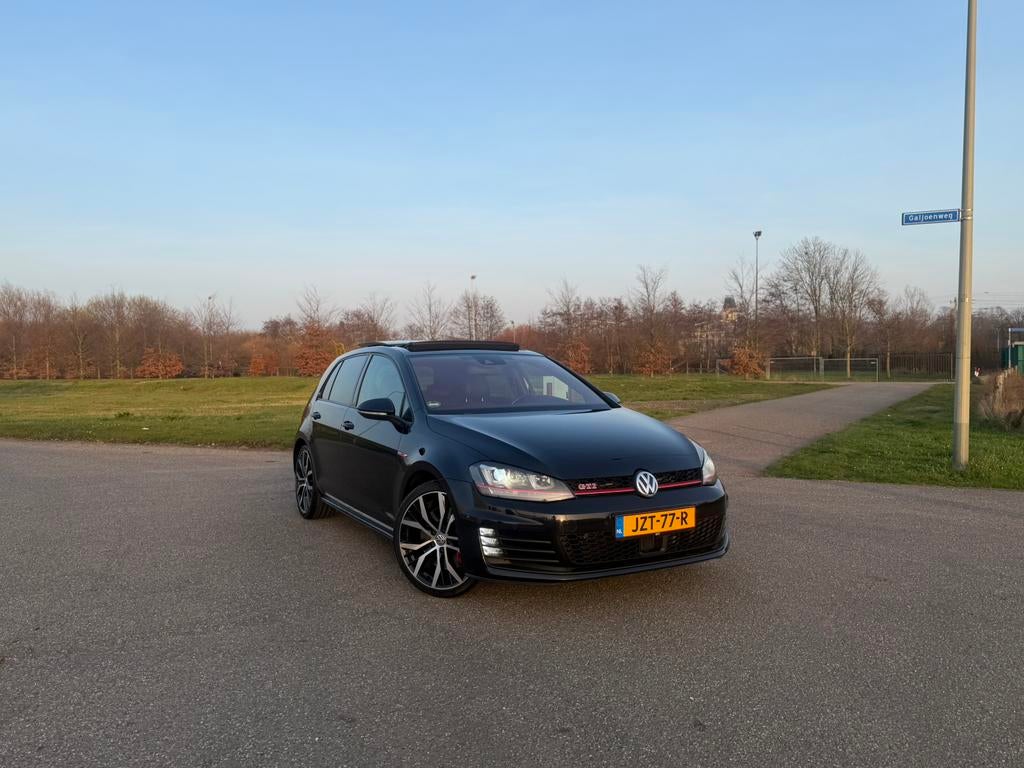 Volkswagen Golf 7 GTI Performance DSG 230PK Pano Dealer OH, 4 cilinders, Zwart, Leder, 1324 kg