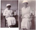 Foto 2x - Baby Kind Kraamverzorgster Verpleegster Vroedvrouw, Gebruikt, Foto, Ophalen of Verzenden, Voor 1940