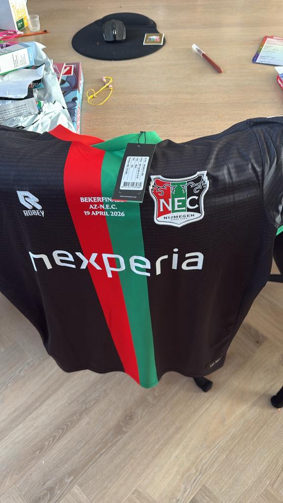 N.E.C. voetbalshirt Linssen 30 KNVB Bekerfinale 2026, Groter dan maat XL, Verzenden, Nieuw, Shirt