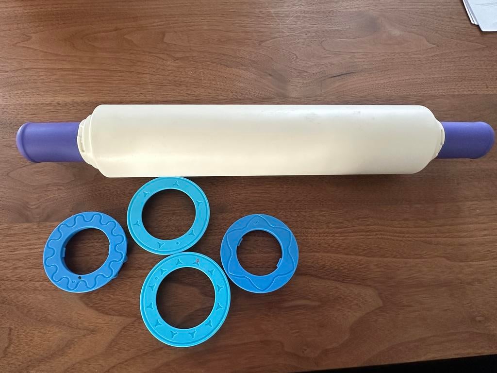 Tupperware deegroller met uitstekers, Ophalen, Gebruikt, Blauw, Overige typen