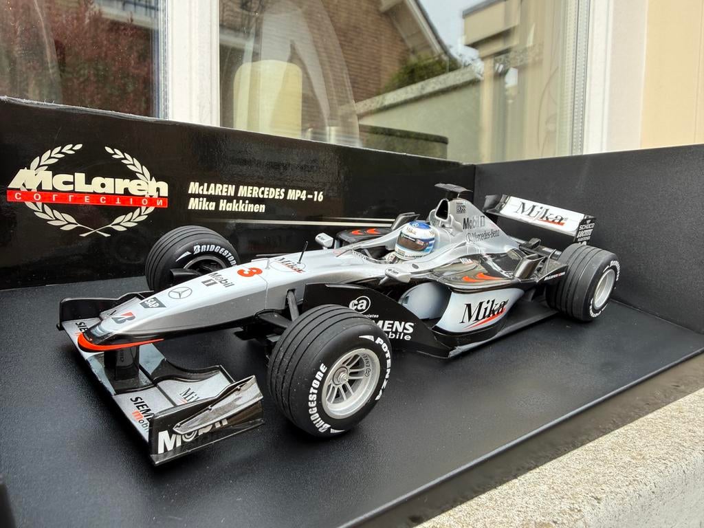 1:18 McLaren Mercedes MP4/16 #3 Hakkinen 2001 Minichamps, Hobby en Vrije tijd, Modelauto's | 1:18, Minichamps, Auto, Ophalen of Verzenden