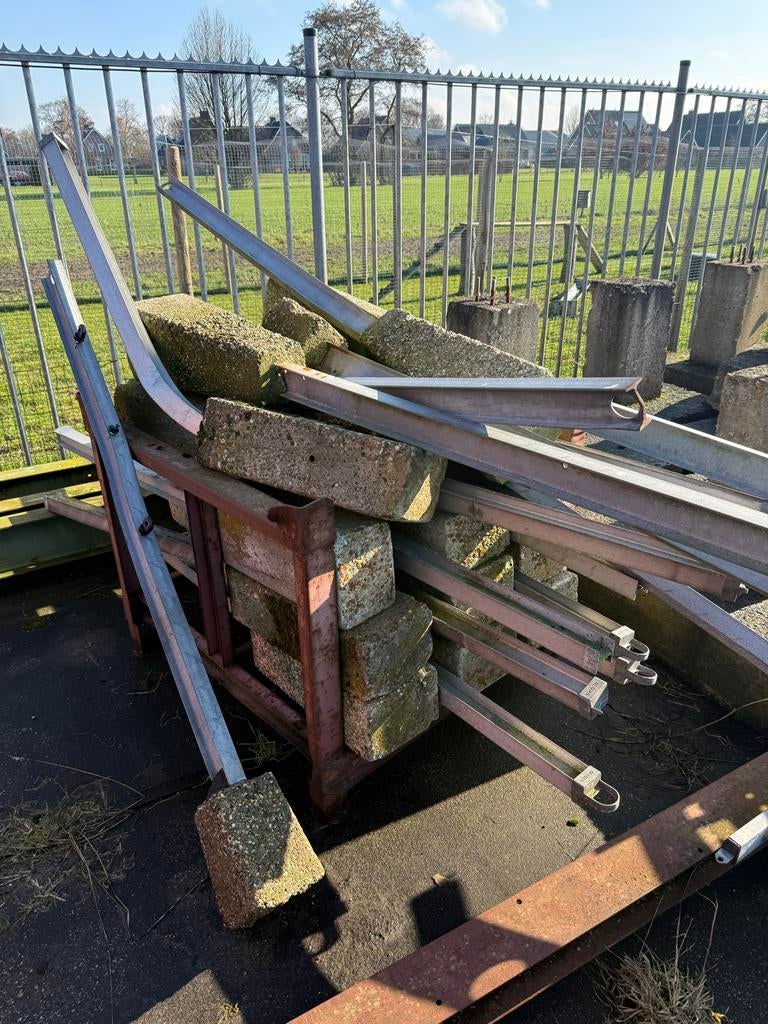 Hekwerk palen met betonvoet, Tuin en Terras, Ophalen of Verzenden, Gebruikt, IJzer, Overige typen