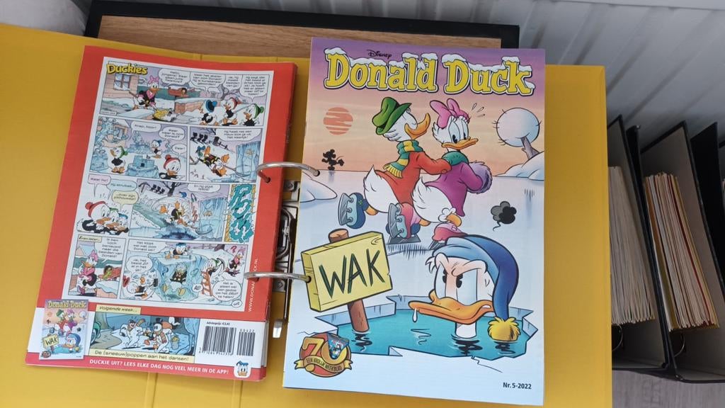 Dikke map met Donald Duck weekbladen uit 2022!, Donald Duck / Disney, Europa, Ophalen of Verzenden, Zo goed als nieuw