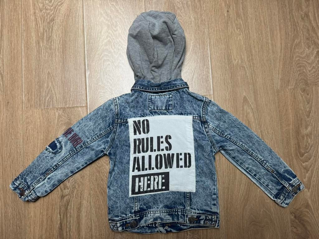 Zara spijkerjasje blauw/grijs maat 116, Ophalen of Verzenden, Gebruikt, Jongen, Jas