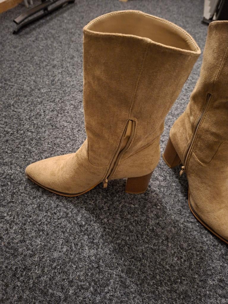 Dameslaarzen mt 38, Hoge laarzen, Beige, Ophalen of Verzenden, Onbekend