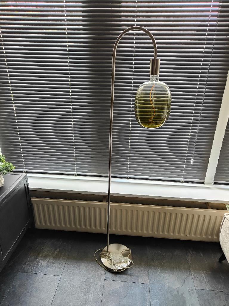 Te koop: Vloerlamp RVS €50,-, Huis en Inrichting, Lampen | Vloerlampen, Ophalen, 100 tot 150 cm, Retro, modern, Zo goed als nieuw