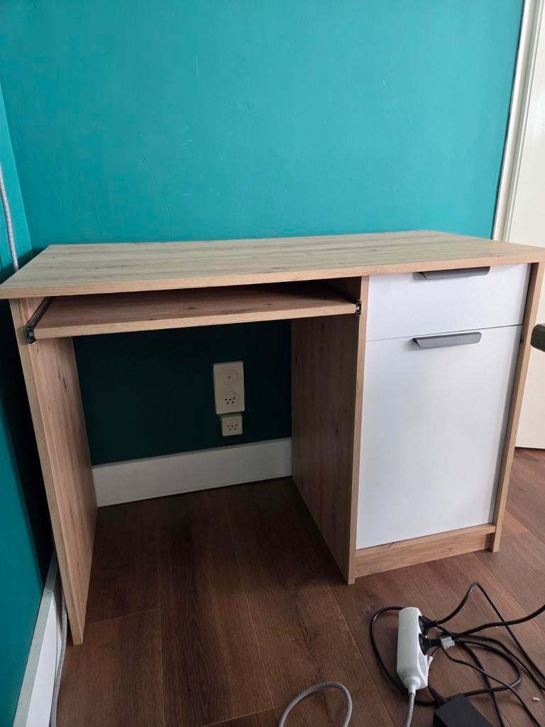 bureau met lades en uitschuifbaar toetsenbordblad, Huis en Inrichting, Bureaus, Ophalen, Gebruikt