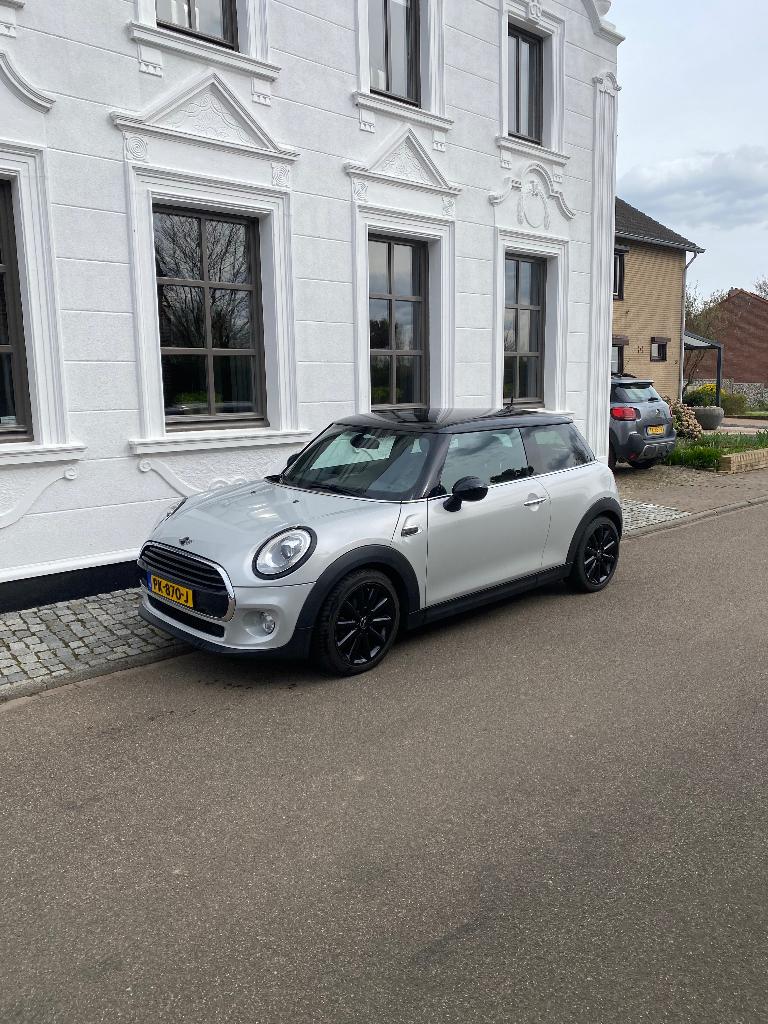 Mini 1.5 Cooper 2016 Wit, Voorwielaandrijving, 136 pk, Zwart, 4 stoelen