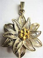 Hangertje filigraan bloem Edelweiss met verguld hartje(115), Ophalen, Zo goed als nieuw, Hart, Zilver