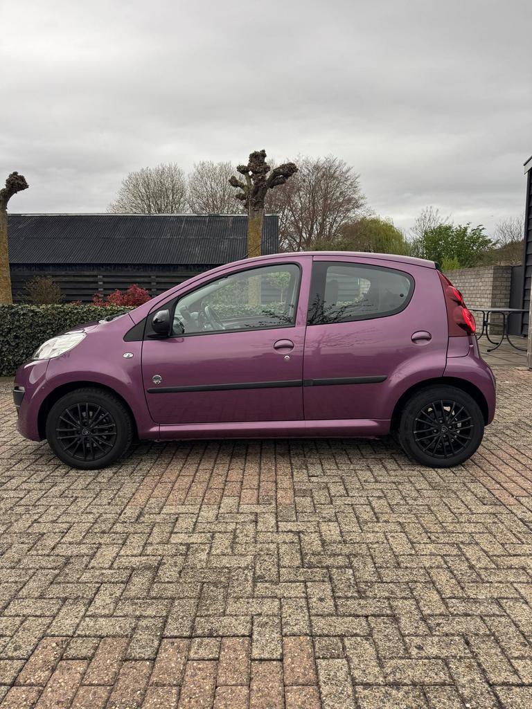 Peugeot 107, zeer goed onderhouden bij dealer, Auto's, Voorwielaandrijving, Bluetooth, Overige kleuren, 4 stoelen