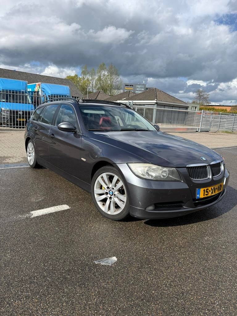 BMW 3-Serie 3.0 D 325 Touring AUT 2007 Grijs nieuwe ketting, Auto's, BMW, Automaat, 1800 kg, Stationwagon, Diesel