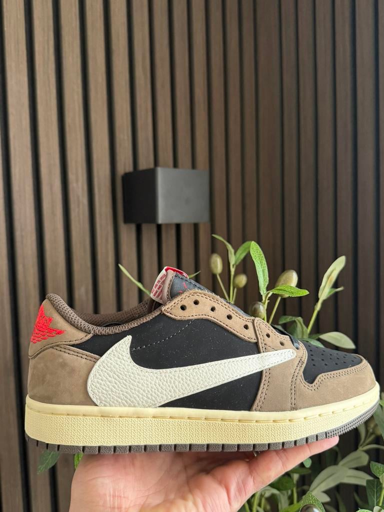 Nike travis scott mocha, Ophalen of Verzenden, Nieuw, Bruin