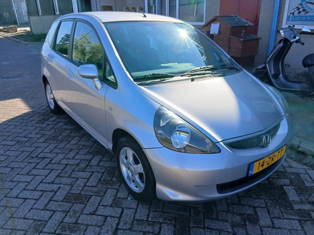Honda Jazz 1.2 I 2008 Grijs, Auto's, Honda, Voorwielaandrijving, 450 kg, 40 €/maand, 4 cilinders