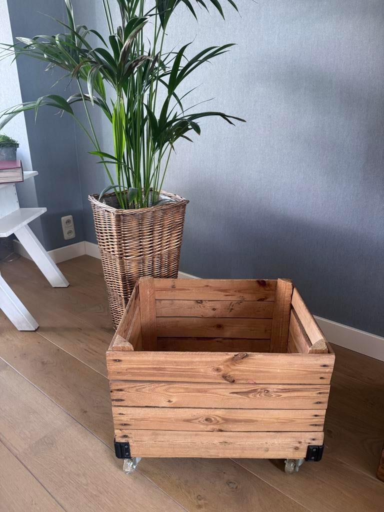 Houten krat op wieltjes, Ophalen, Zo goed als nieuw, Minder dan 50 cm