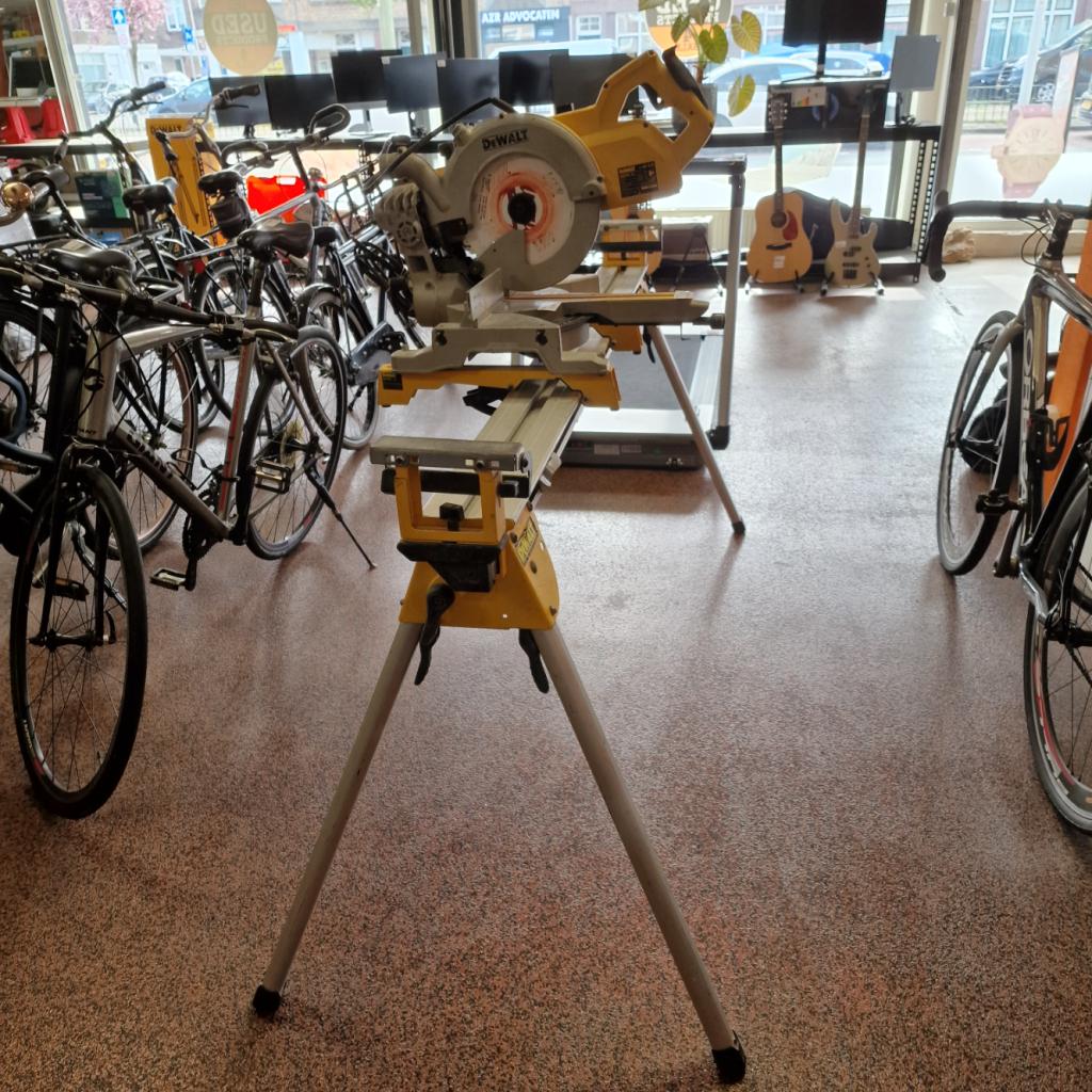 DeWalt DWS778-QS + DE7023  Afkortzaag | Incl garantie, Dewalt, Zo goed als nieuw, Support@dewalt.com, 701 E. Joppa Road
Towson, MD 21286
USA