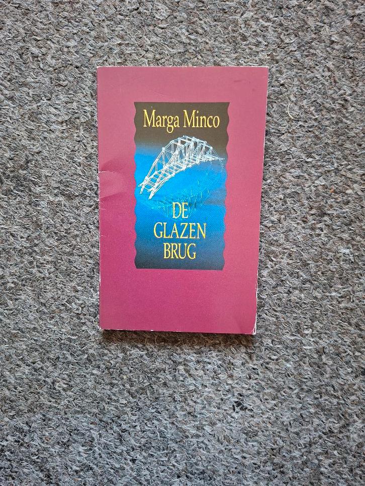 De Glazen brug/Minco, Boeken, Literatuur, Gelezen, Ophalen of Verzenden