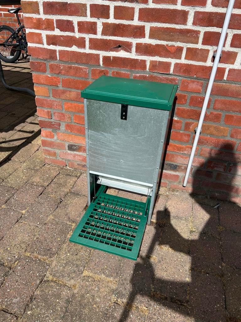 Feedomatic Automatische voerbak 20kg + Ratguard, Dieren en Toebehoren, Pluimvee | Toebehoren, Ophalen, Drinken en Voederen