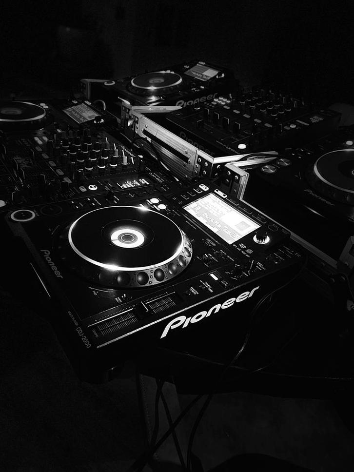 Pioneer CDJ-2000 Nexus en cdj 2000 djm 800  en djm900 nexus, Muziek en Instrumenten, Dj-sets en Draaitafels, Gebruikt, Dj-set