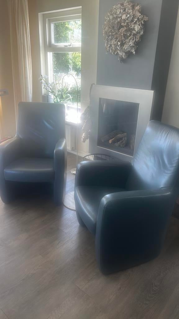 2 donkergrijze lederen fauteuils merk w schillig, Gebruikt, Ophalen of Verzenden, Modern, 50 tot 75 cm