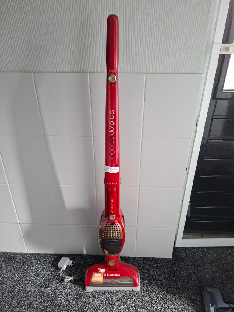 Praktische steel stofzuiger (Electrolux)Prijs 35.-, Ophalen, Zo goed als nieuw