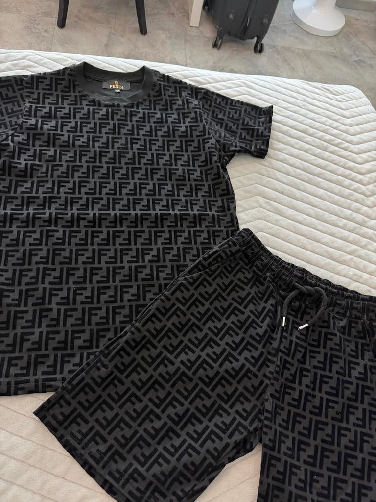 Fendi zwarte set jongens, Kinderen en Baby's, Kinderkleding | Maat 164, Ophalen of Verzenden, Nieuw, Jongen, Setje