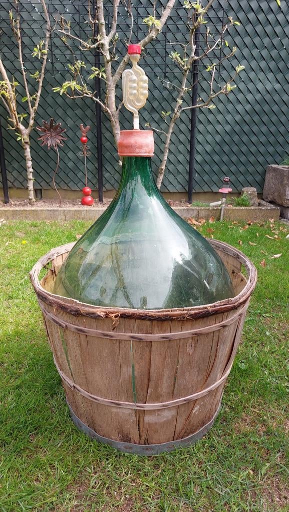 Grote wijn gistfles, Ophalen