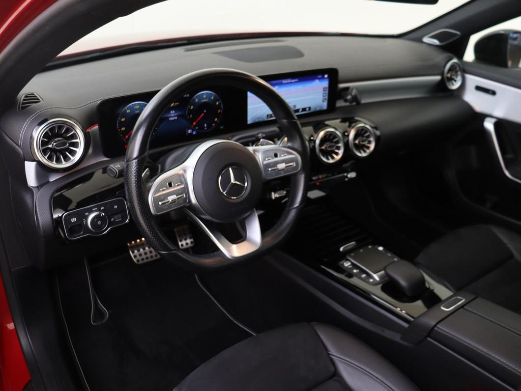 Mercedes-Benz A-klasse 180 Premium Plus /Panoramadak /Burmes, Auto's, Mercedes-Benz, Euro 6, 4 cilinders, 690 kg, Sedan