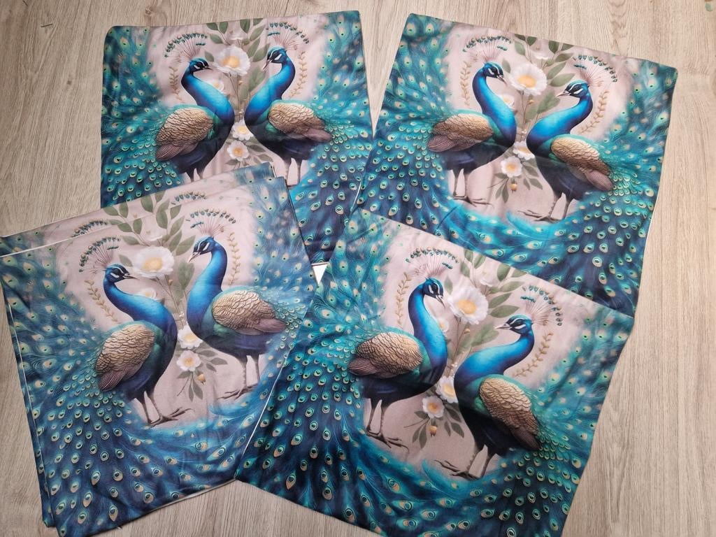 2 x Nieuwe kussenhoezen " 2 PAUWEN" pauw, Huis en Inrichting, Ophalen of Verzenden, Nieuw, Blauw, Vierkant