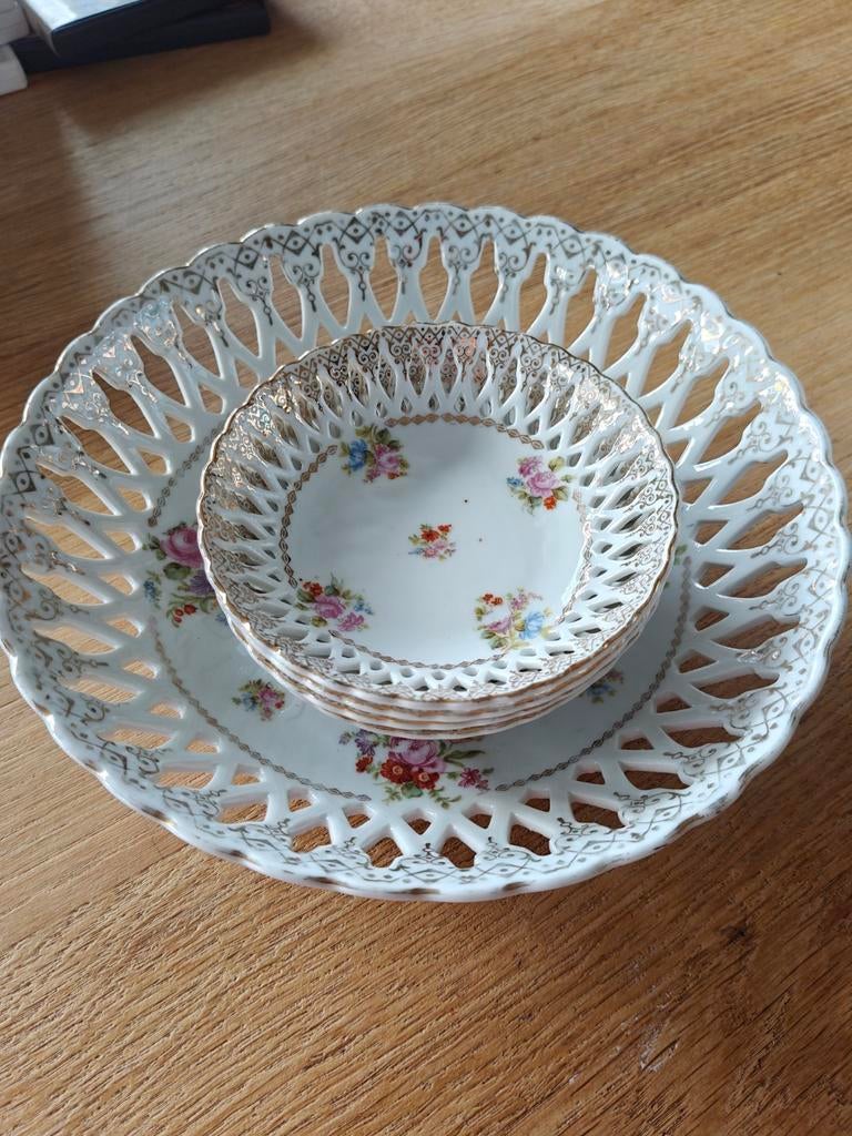 Antieke schaaltjes, Ophalen