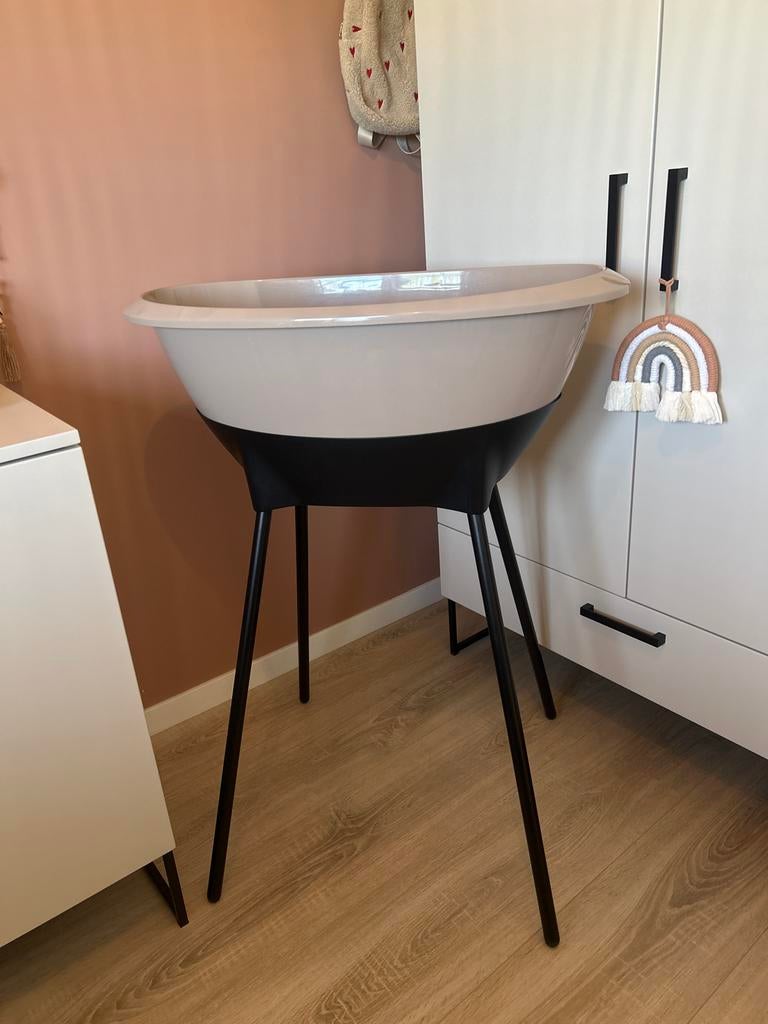 Luma Babybadje op standaard met badinzet - Beige, Zo goed als nieuw, Badje, Standaard, Ophalen