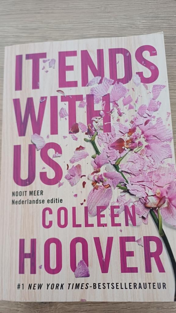 Colleen Hoover - It ends with us, Boeken, Ophalen of Verzenden, Zo goed als nieuw, Colleen Hoover