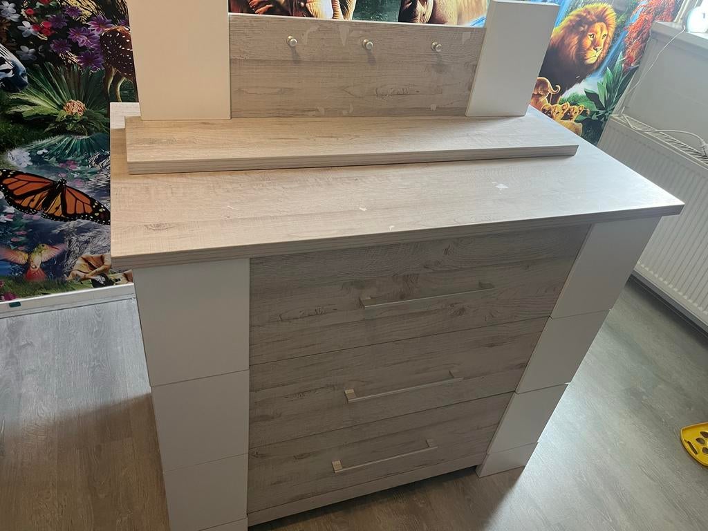 Commode met plankje en kapstok, Kinderen en Baby's, Kinderkamer | Commodes en Kasten, Ophalen, Gebruikt, 50 tot 70 cm, 75 tot 100 cm