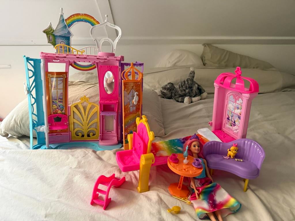 Mattel Barbie Dreamtopia Draagbaar Kasteel, Kinderen en Baby's, Speelgoed | Poppenhuizen, Ophalen of Verzenden, Zo goed als nieuw