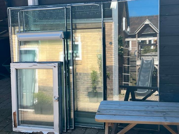 Gratis ophalen: Diverse ramen en glasplaten, Doe-het-zelf en Verbouw, Glas en Ramen, Gebruikt, Gevelraam of Ruit, 160 cm of meer