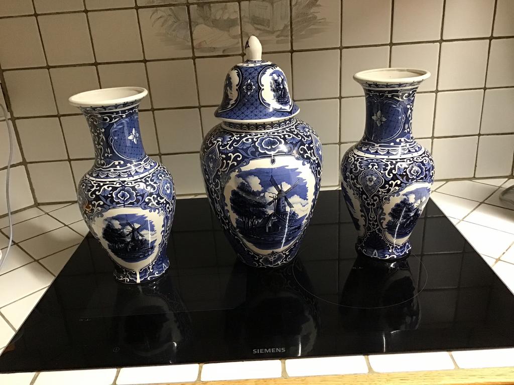 3 delig vazenstel vaas dekselpot schouwgarnituur Delfts, Ophalen of Verzenden