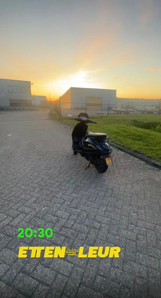 Vespa sprint 2017 50cc teruil tegen iets, Fietsen en Brommers, Scooters | Yamaha, Ophalen, Zo goed als nieuw, Benzine, Overige modellen