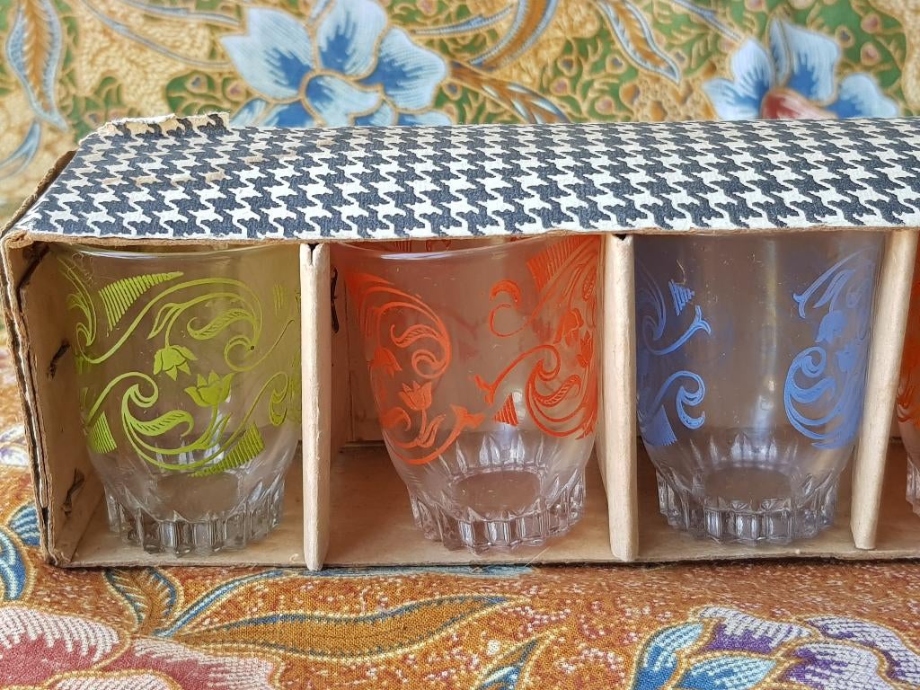 Zes mooie oude vintage glaasjes uit Frankrijk in de doos., Antiek en Kunst, Antiek | Glas en Kristal, Ophalen of Verzenden