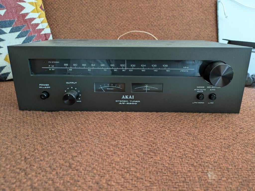 Akai AT-200 -  Vintage Stereo Tuner, Ophalen of Verzenden, Zo goed als nieuw, Minder dan 60 watt, Overige merken