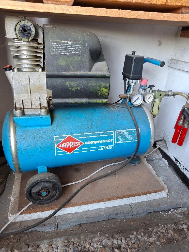 Compressor, Doe-het-zelf en Verbouw, Compressors, Ophalen, Gebruikt, 6 tot 10 bar, Minder dan 200 liter/min