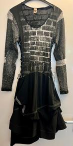 Aparte zwarte jurk INDIES maat S/36, Zwart, Ophalen of Verzenden, Zo goed als nieuw, Knielengte