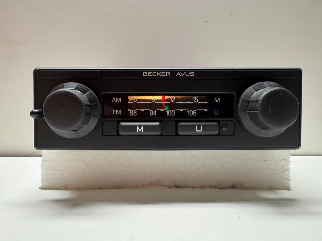 Becker Avus 803,  incl stekkers & montageset, Auto diversen, Autoradio's, Ophalen of Verzenden, Gebruikt