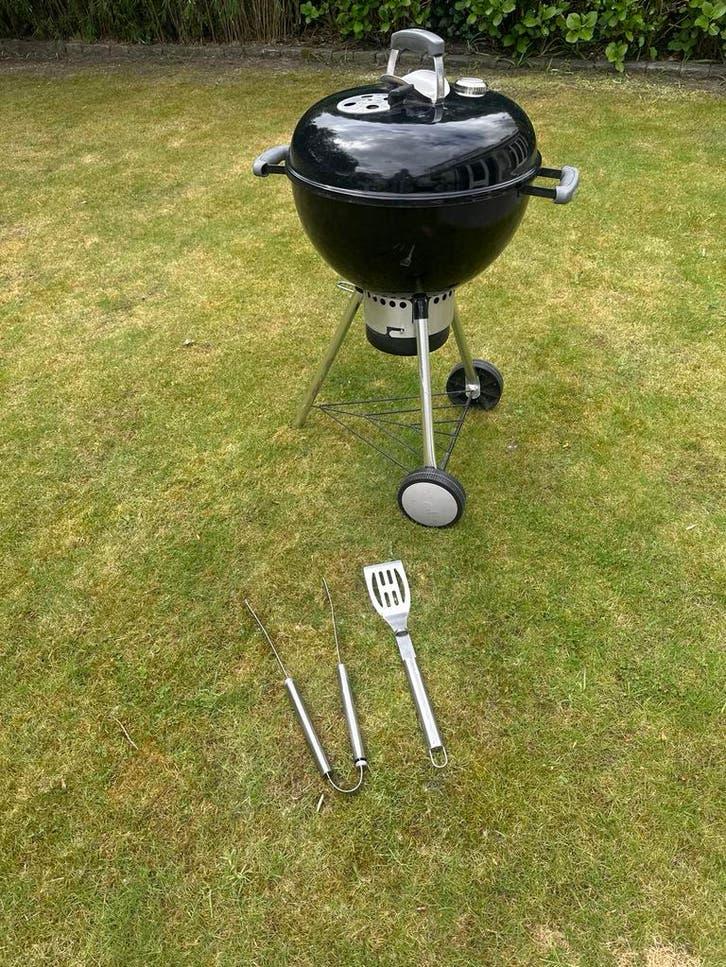 Weber Premium met temperatuurmeter, hoes en accessoires, Tuin en Terras, Houtskoolbarbecues, Ophalen, Gebruikt, Met accessoires