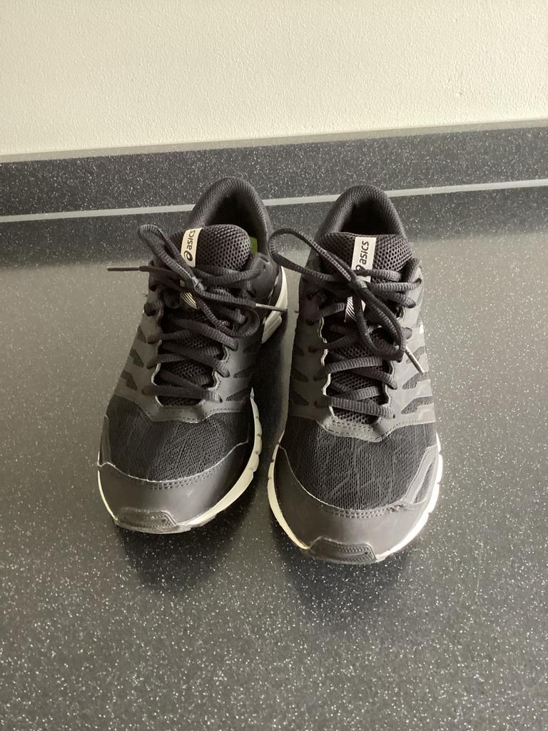 Asics gel sportschoen zwart euro 40.5, Kleding | Dames, Schoenen, Ophalen of Verzenden, Zo goed als nieuw, Zwart, Sneakers of Gympen